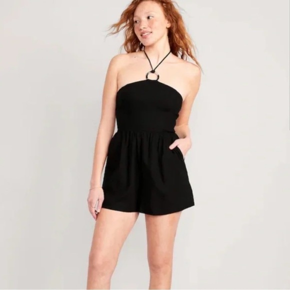 Old Navy Pants - Old Navy Black linen blend O- ring halter Romper Large tall pockets preloved